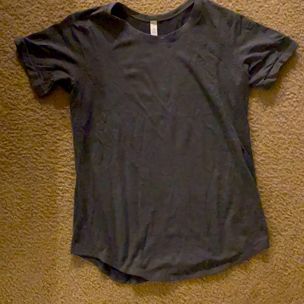Lululemon Size 10 workout shirt with vented sides